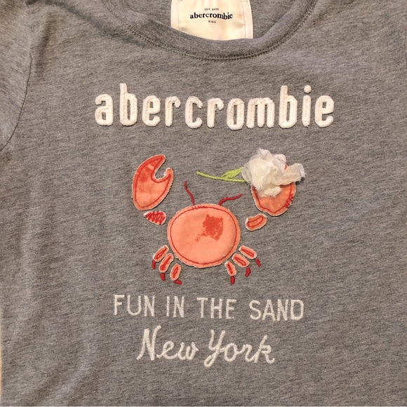 abercrombie kids Girl’s fitted t-shirt with graphic vintage abercrombie 🦀 - Picture 3 of 6